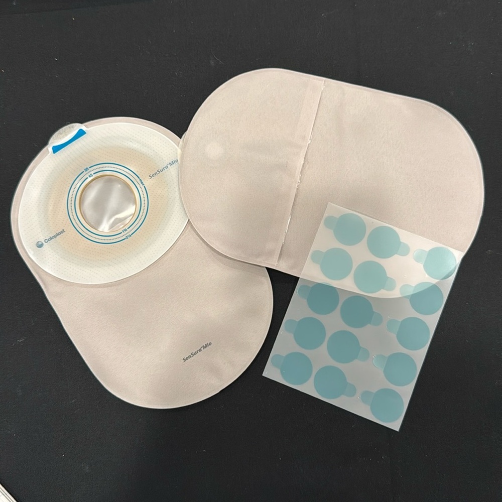 Coloplast (30) Flat 1 piece Closed Opaque Peep Pouches Filter OSTOMY FUNDRAISER